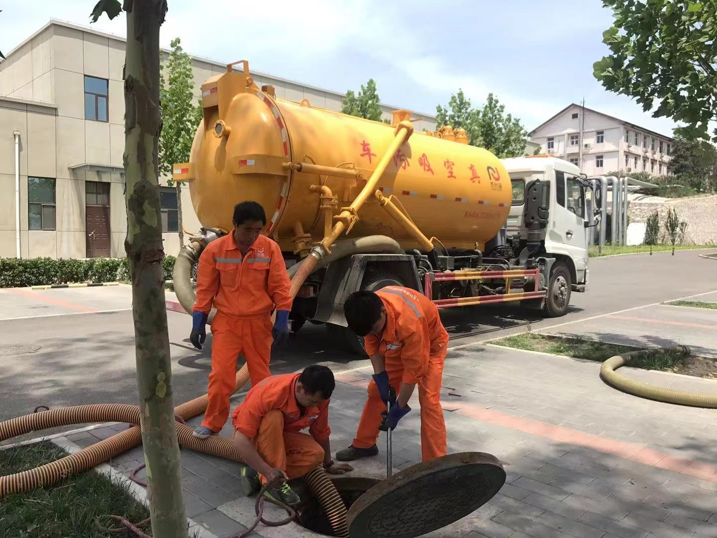 汉源化粪池清理与5-8吨吸粪车施工效率分析